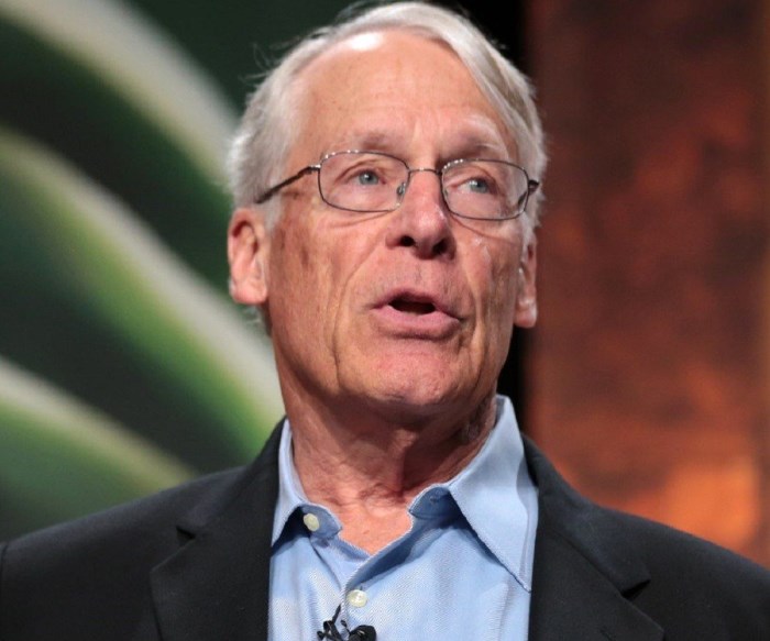 S Robson Walton net worth and biography